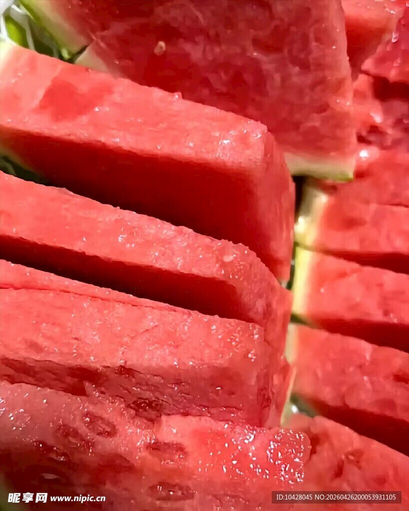 新鲜采摘的麒麟西瓜