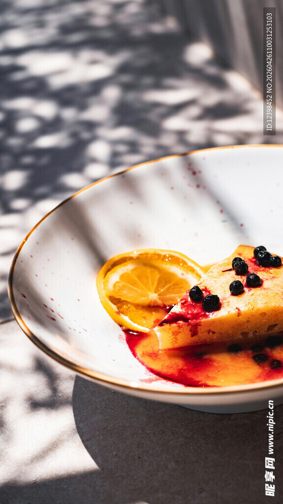 精致水果甜点摆盘