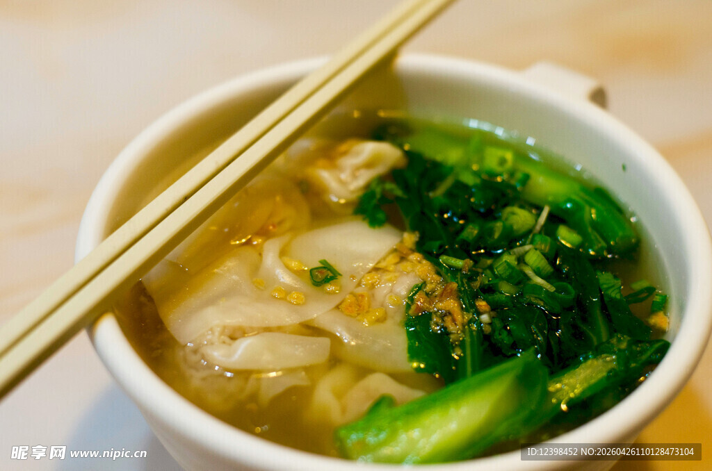 美味馄饨汤