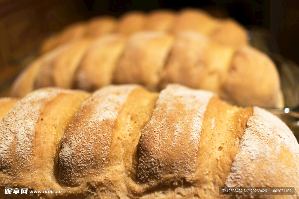 新鲜出炉的美味面包
