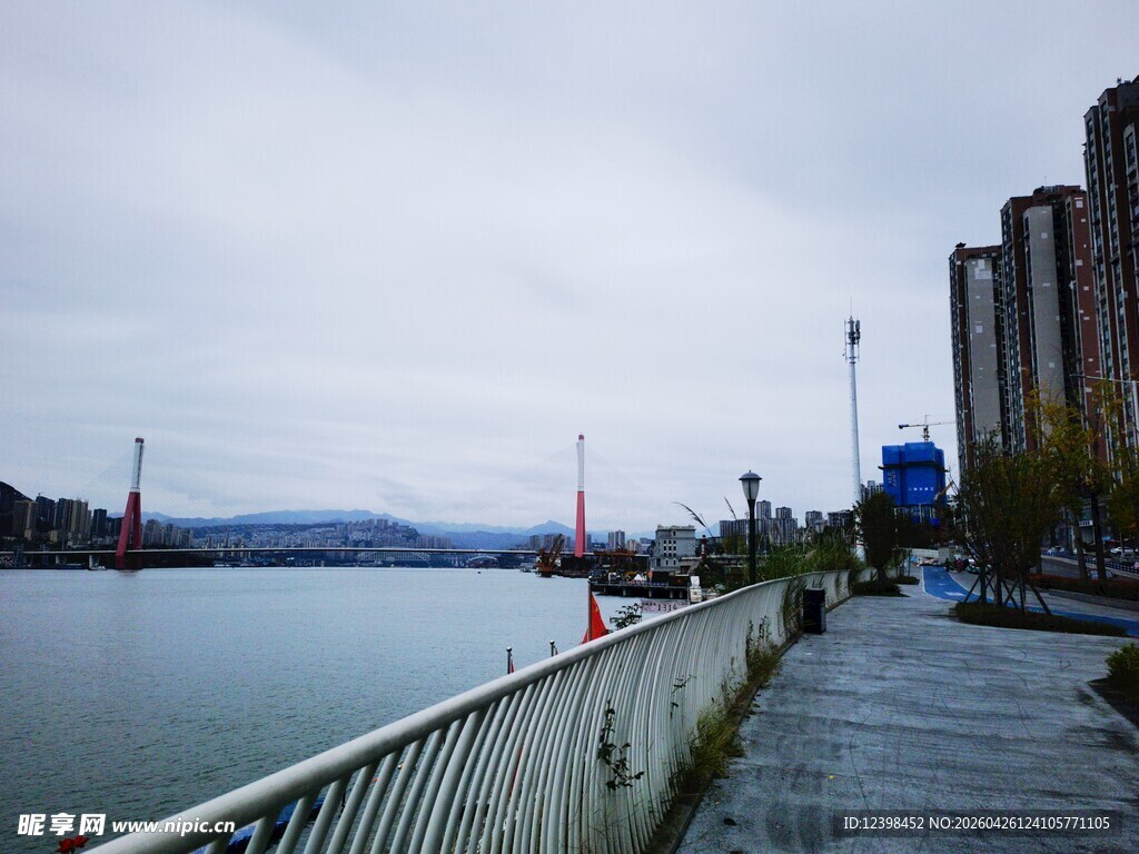 江边城市风景漫步道