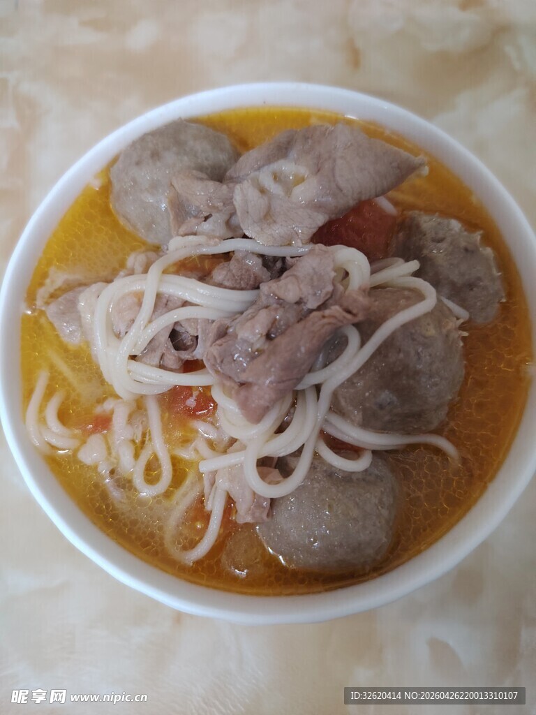 肉丸面条汤