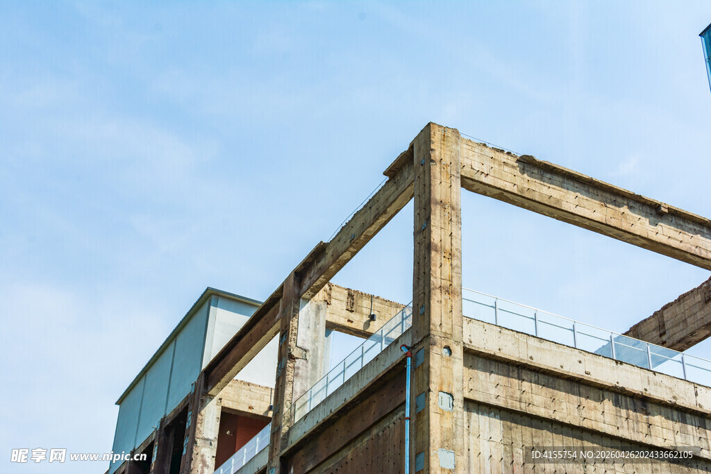 废弃建筑框架