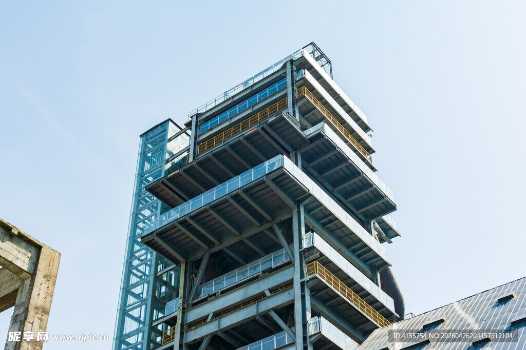 现代在建高层大楼景观