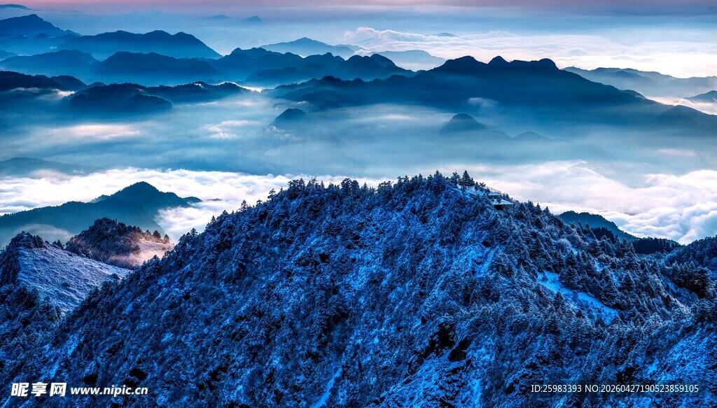 山峦云海