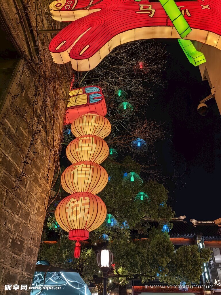 古巷红灯笼夜景