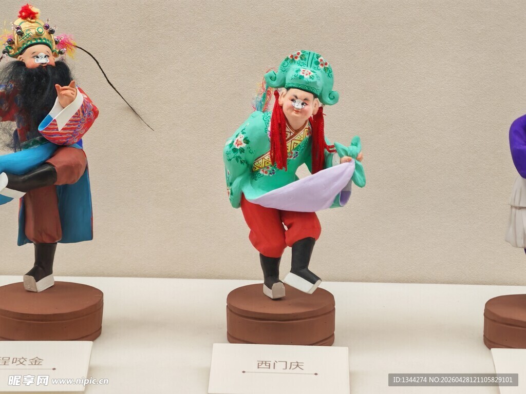 传统手工艺人偶展示