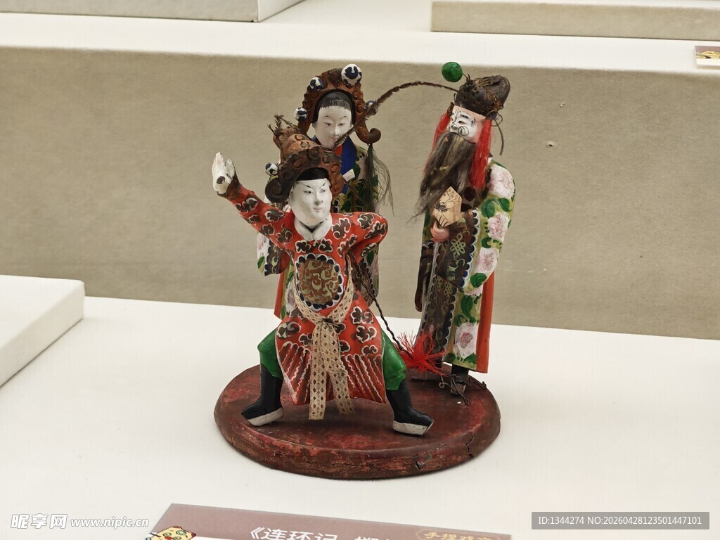 传统戏曲人物木雕摆件
