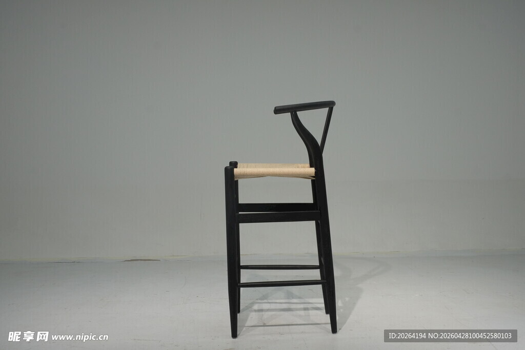 简约黑色高脚凳设计展示