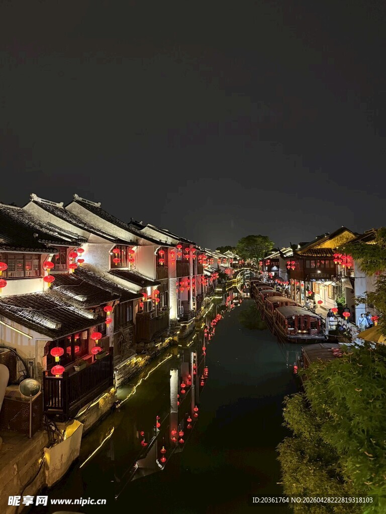 江南水乡夜景的静谧之美
