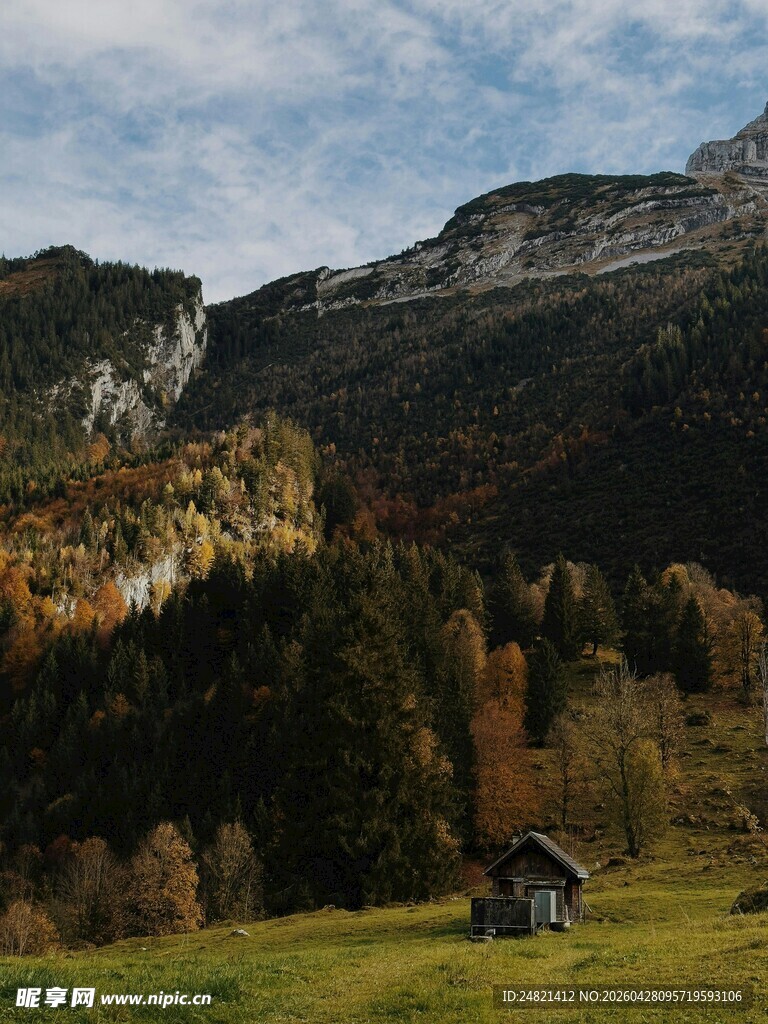 山间小屋秋景