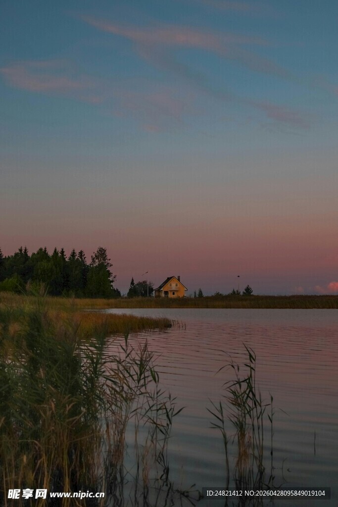 湖畔黄昏美景