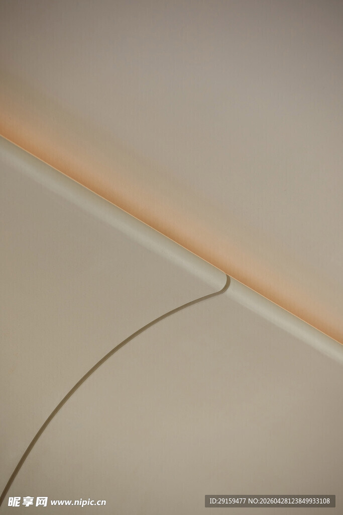 墙角处的细长黑线