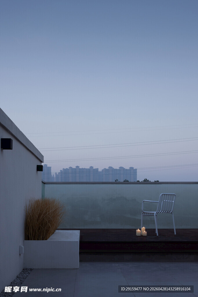 海边小屋的静谧黄昏景色