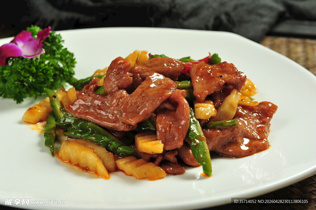 香煎牛肉配时蔬