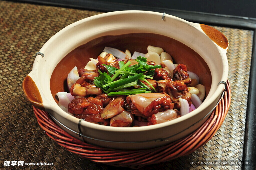 美味砂锅鸡肉煲