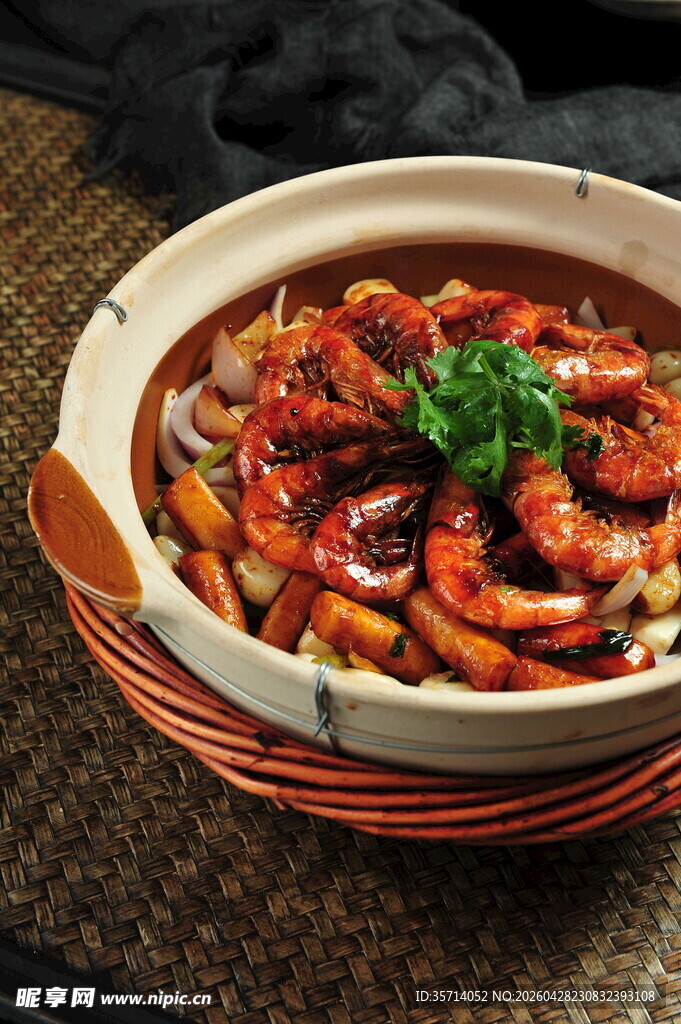 美味红烧大虾砂锅料理