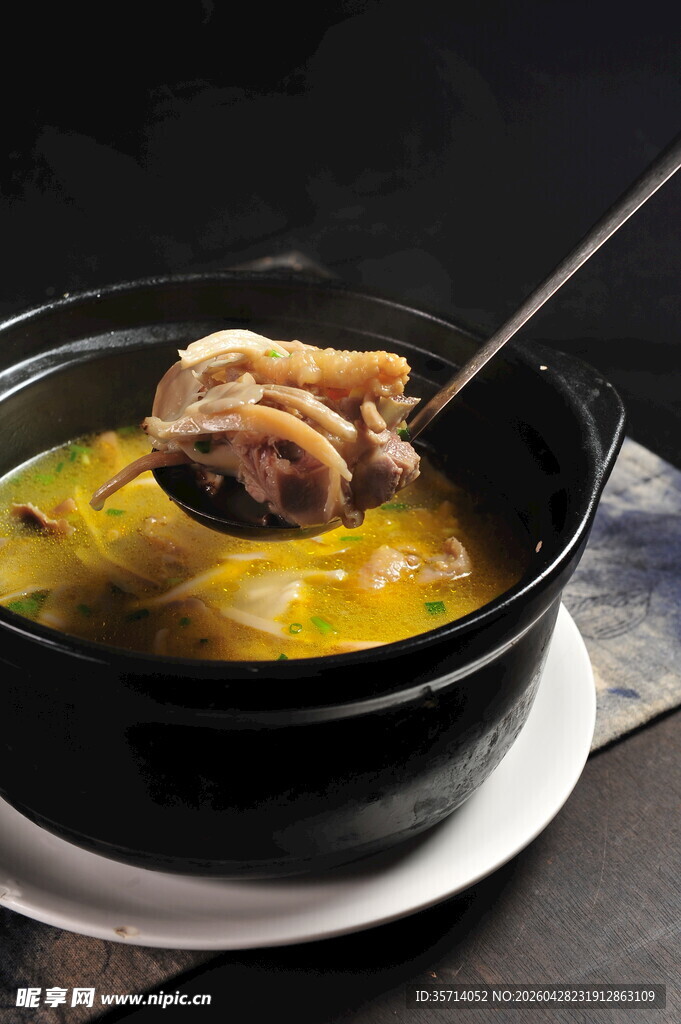 香浓鸡汤滋补美味佳肴