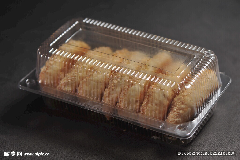 透明包装内的美味糕点