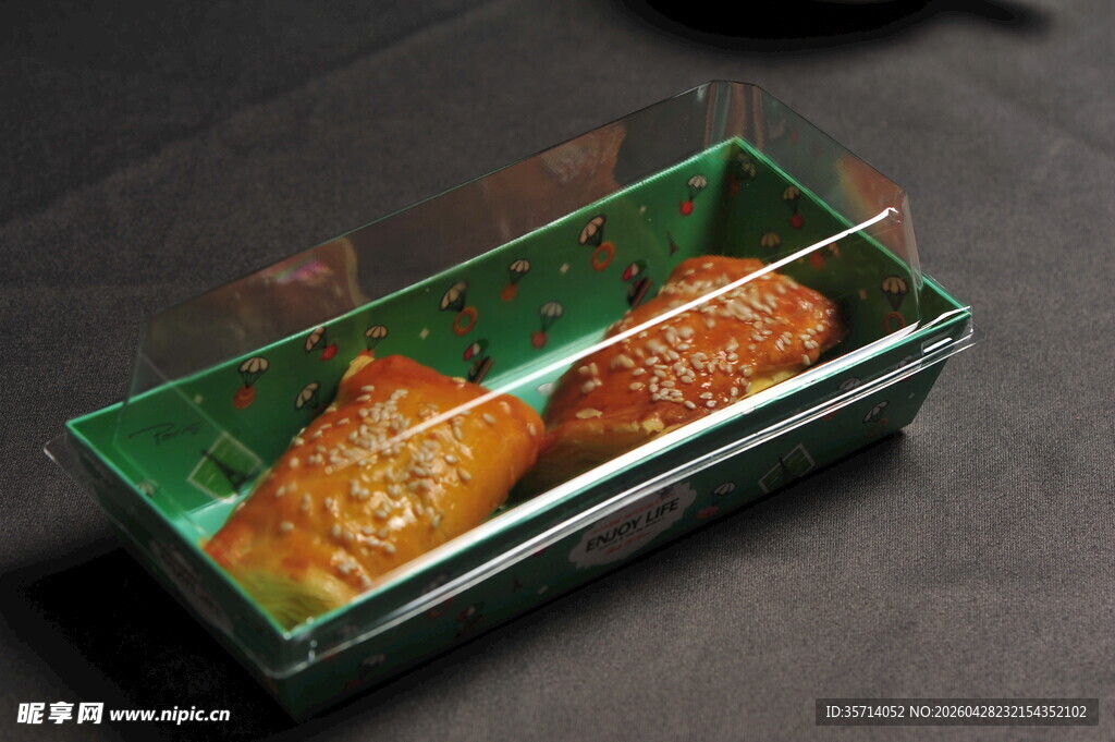 绿色盒中美味油炸食物