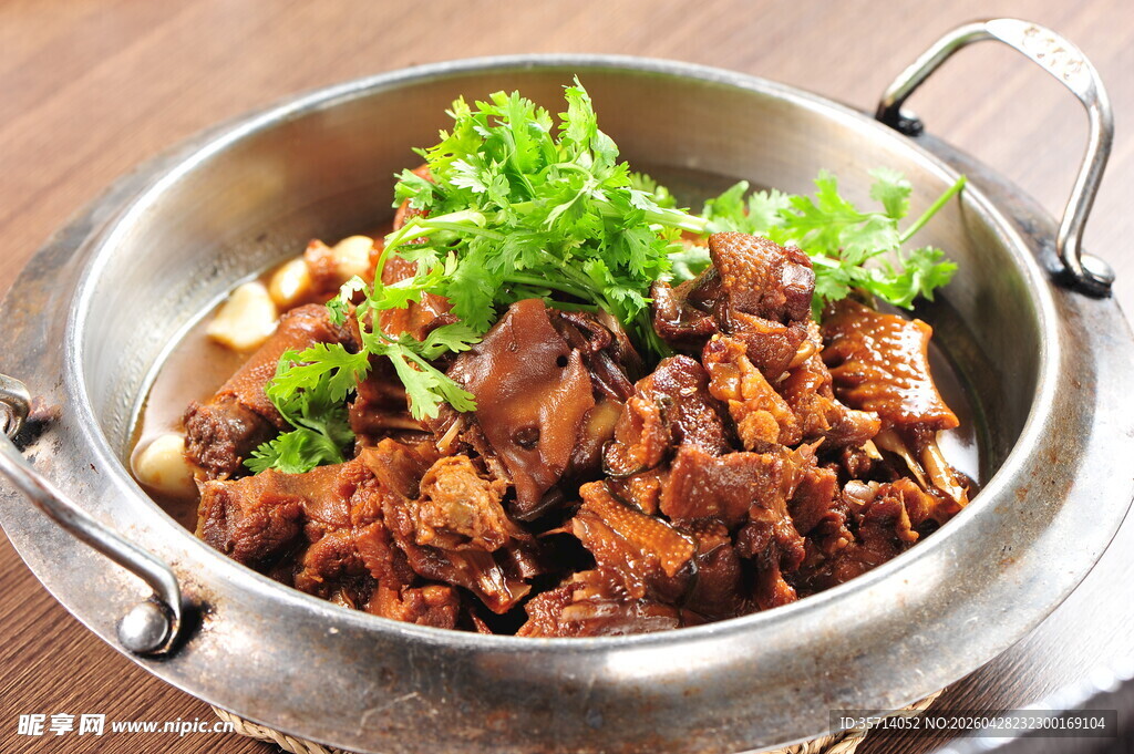 美味干锅鸡诱人飘香