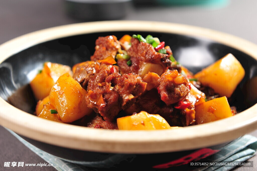美味红烧牛肉炖土豆