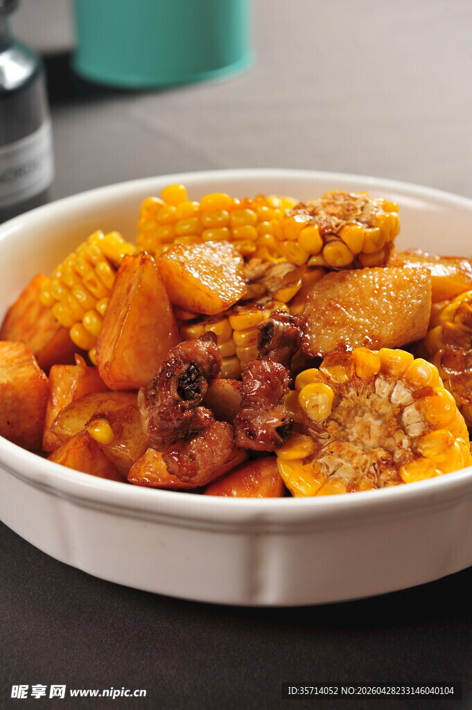 美味炖菜食材丰富诱人