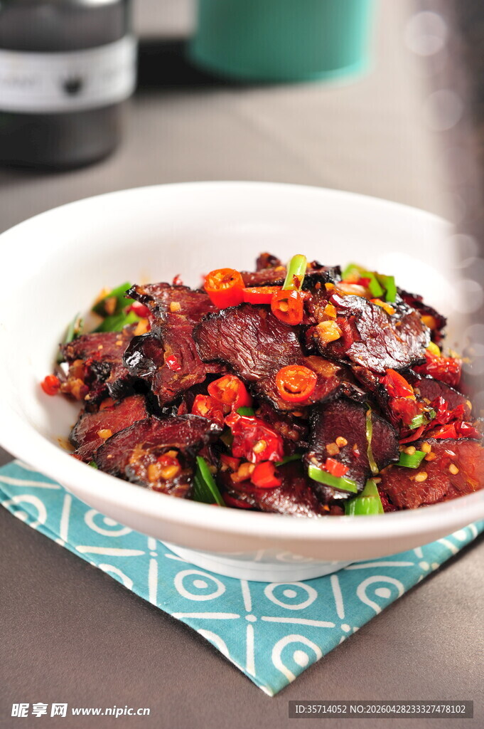 香辣牛肉粒美味诱人