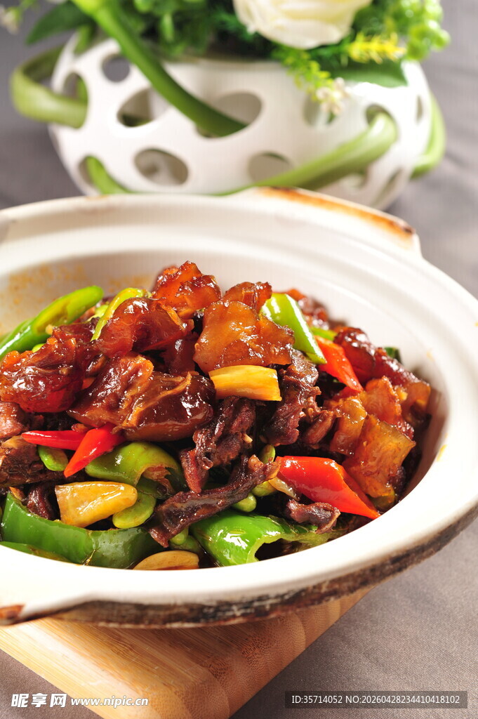 美味砂锅菜食材丰富诱人