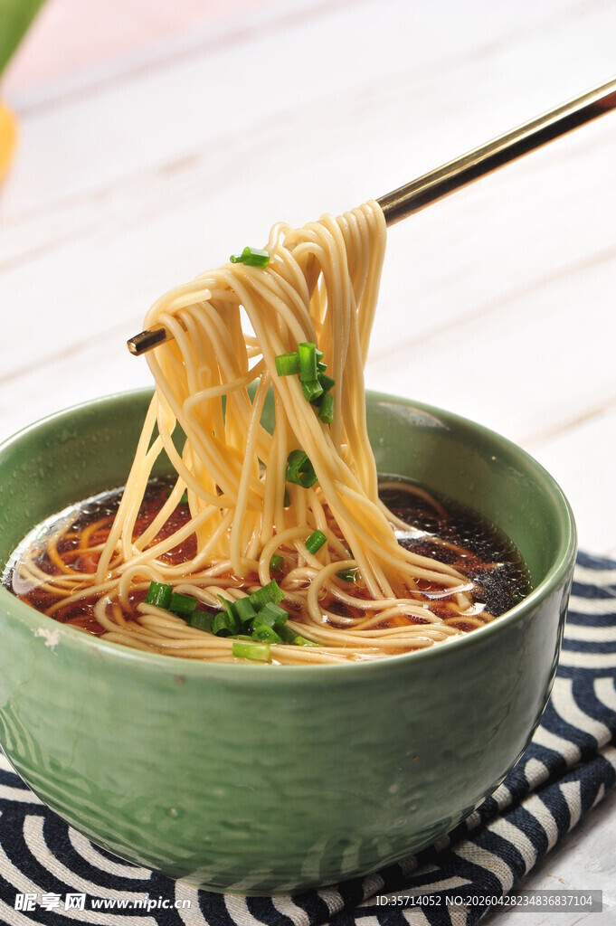 美味葱花汤面