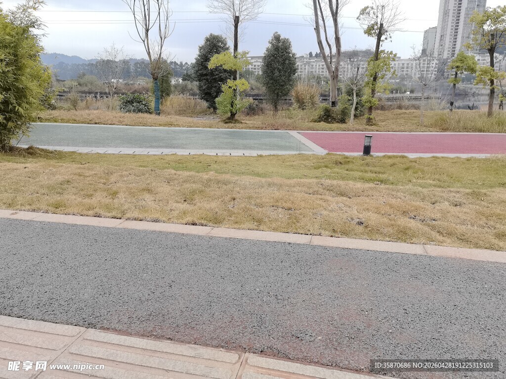 户外公园彩色步道风景