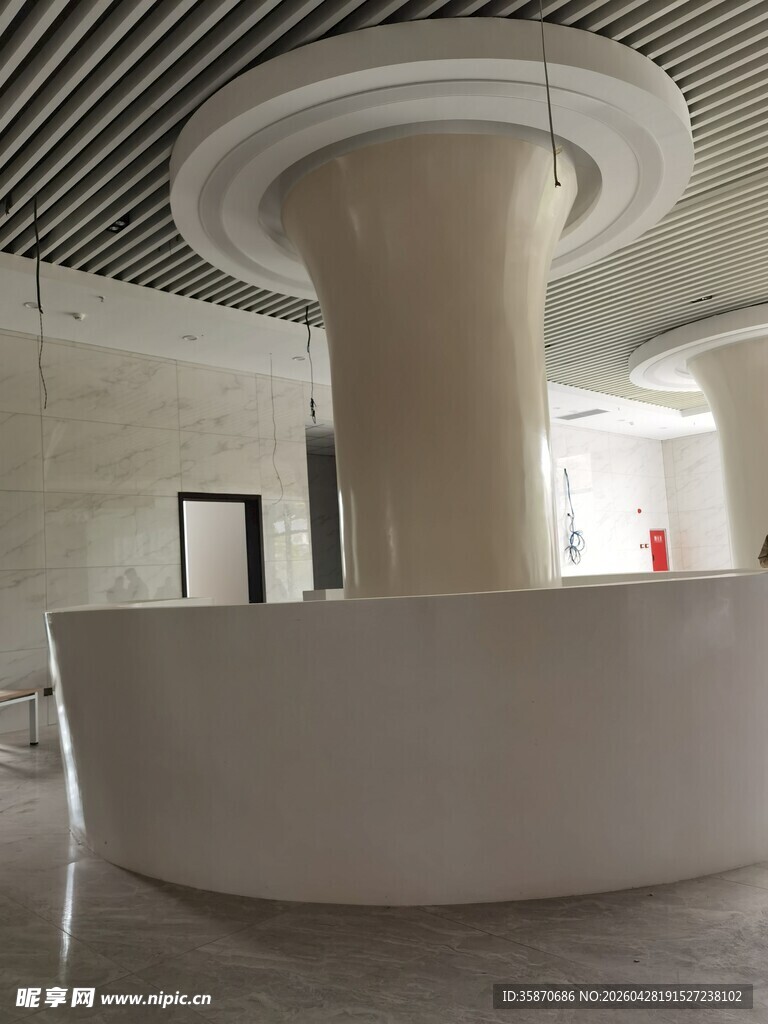 现代简约风格弧形接待台