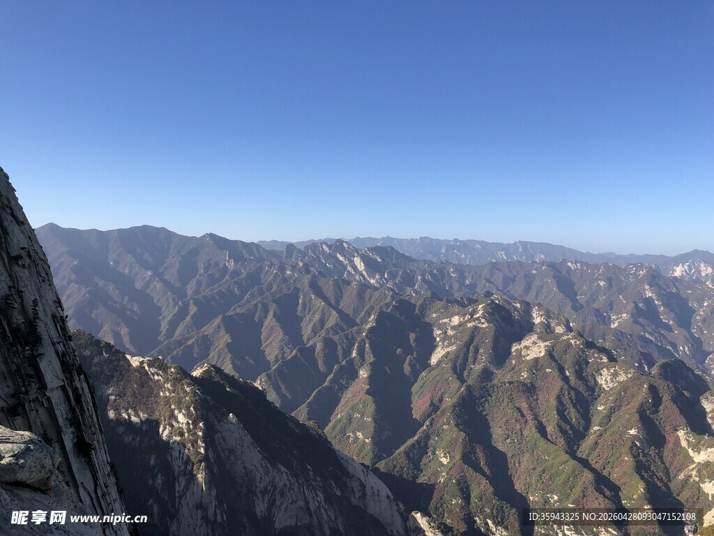 壮丽山峦景观