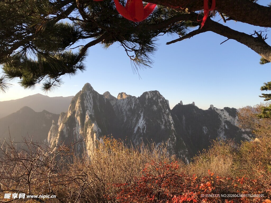 秋日山景图