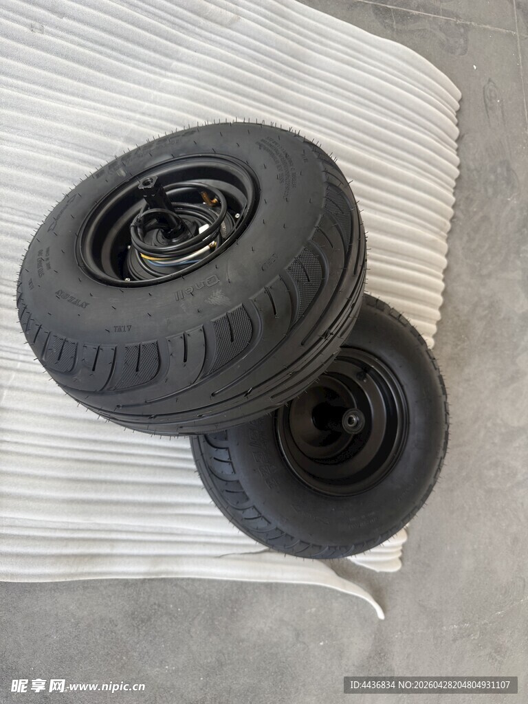 黑色轮胎