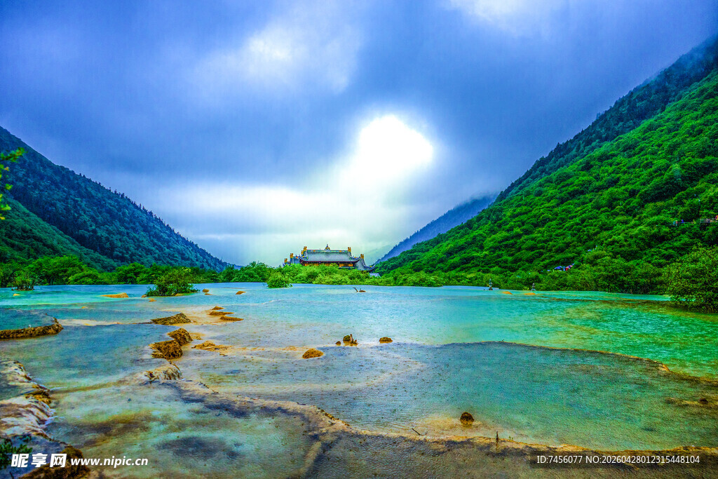 梦幻山水间的绝美湖景