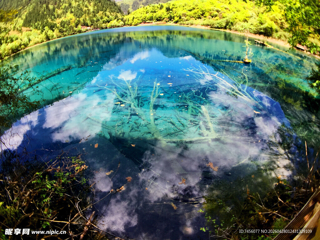 梦幻蓝湖水下世界奇观