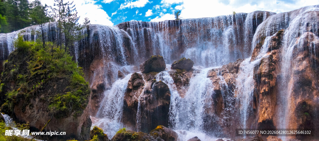 山间瀑布景观