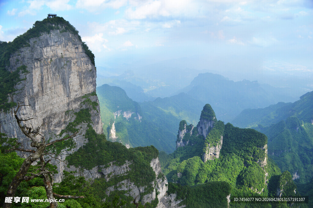 壮丽山峰景观