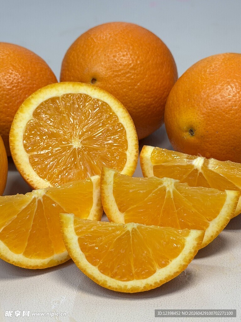 新鲜橙子及切片展示