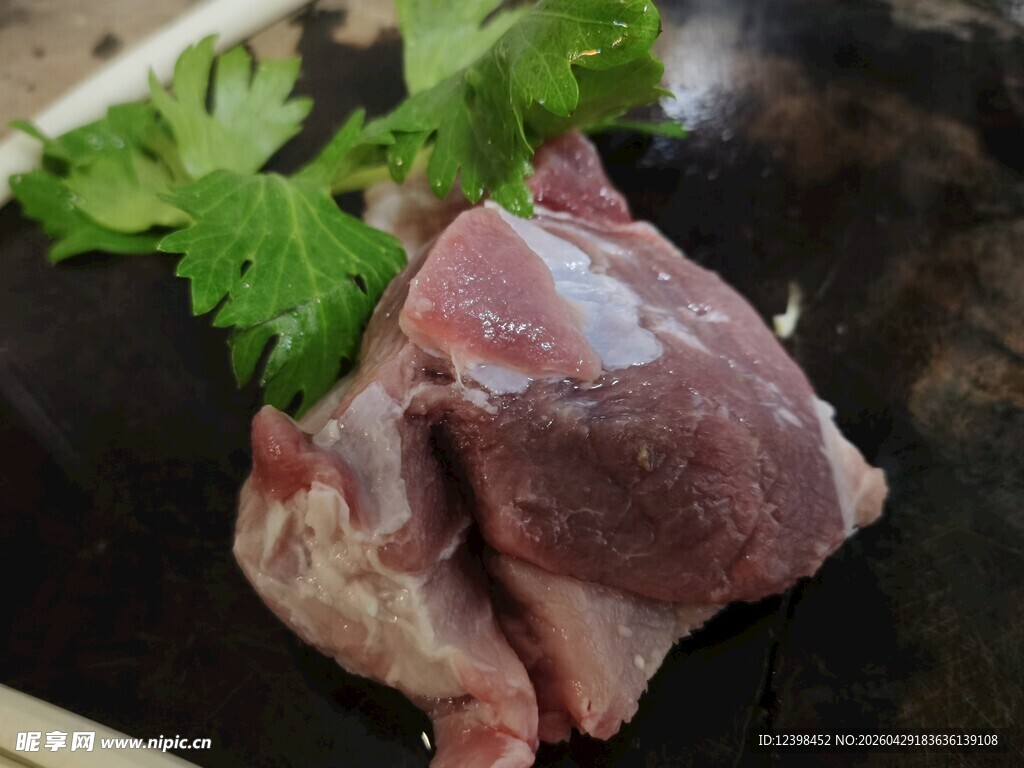 五花肉和芹菜