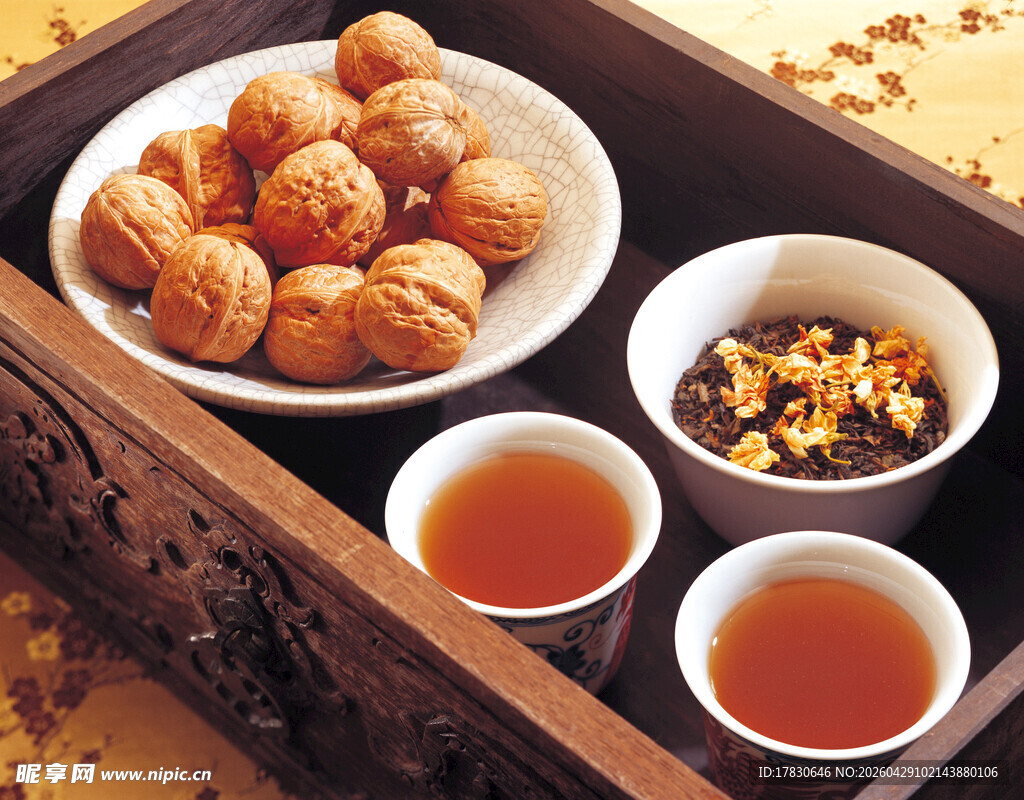 中式茶点与茶饮组合