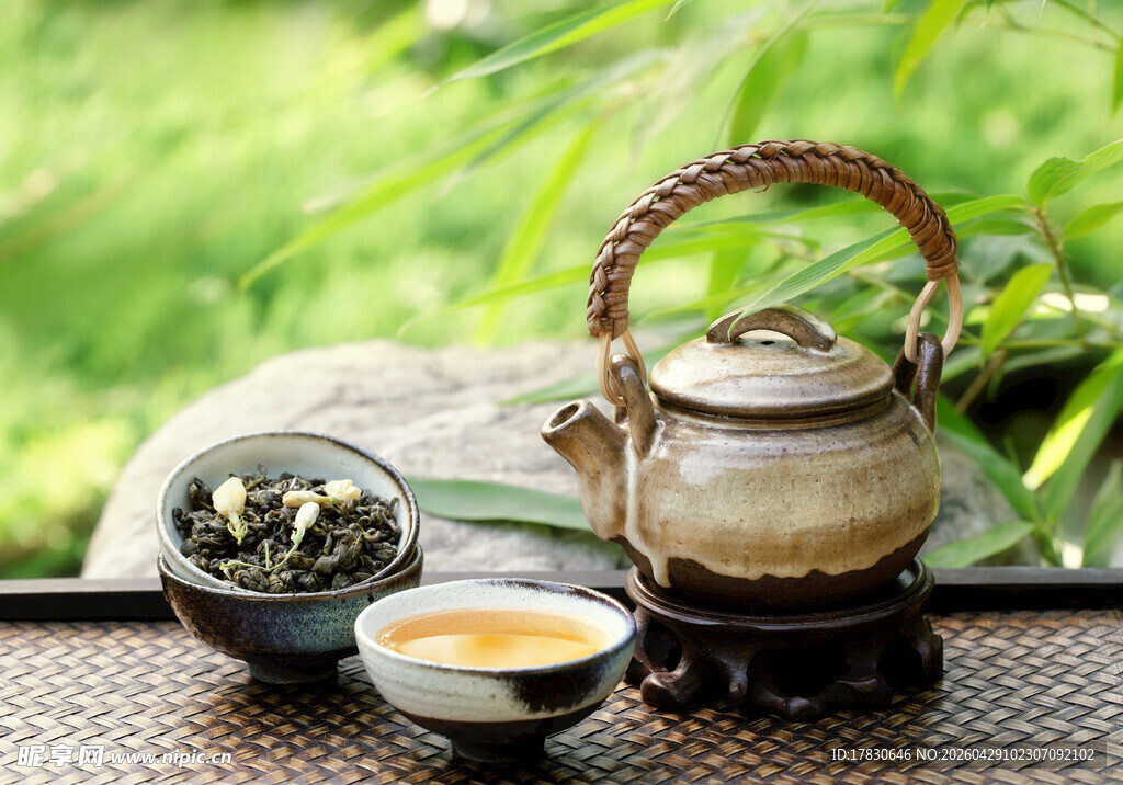古朴茶具静享悠然茶时光