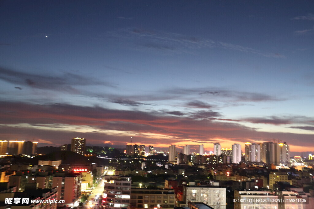 城市黄昏夜景璀璨灯火