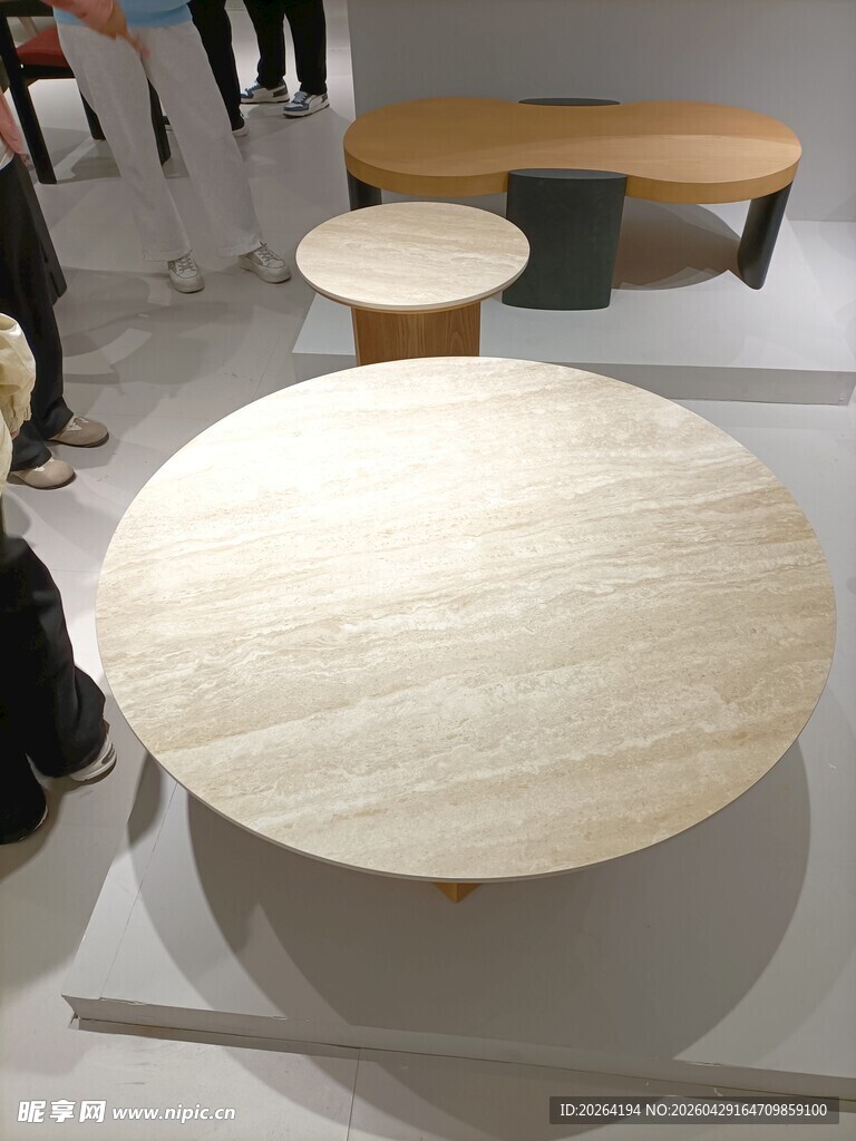 简约圆形木质茶几餐桌展示