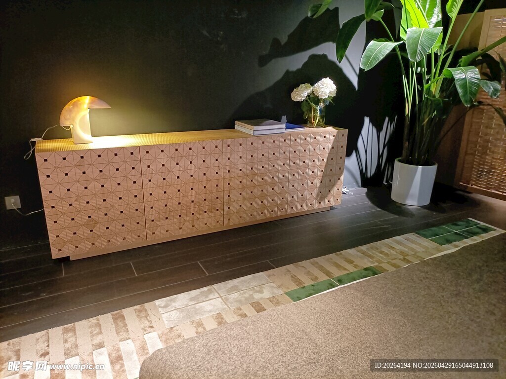 简约风格餐边柜