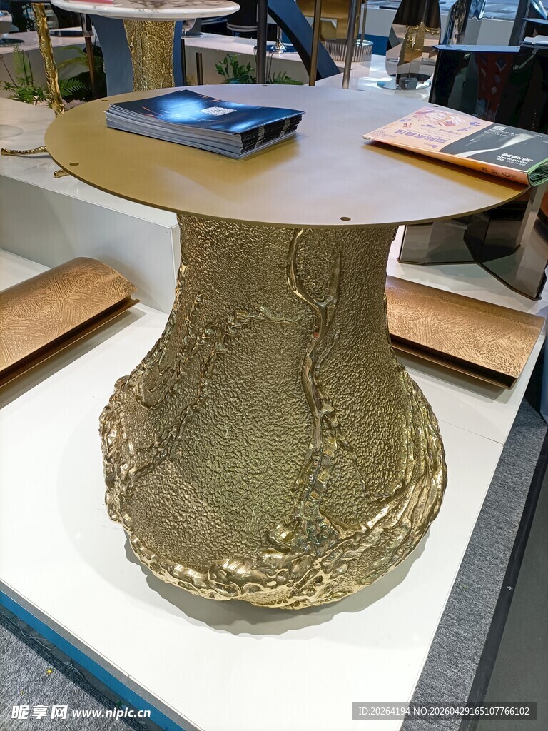 古朴底座 独特工艺 咖啡桌