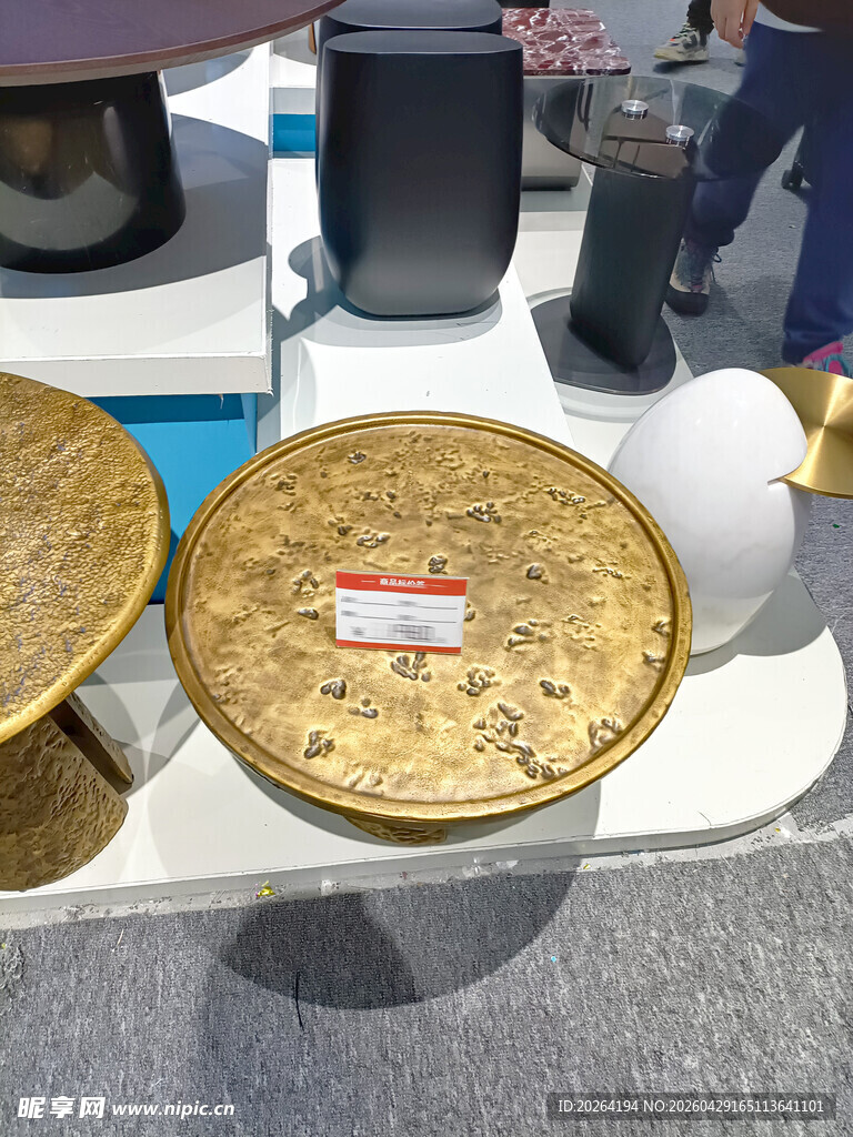 金色精致锤铜小边几 茶几 边桌