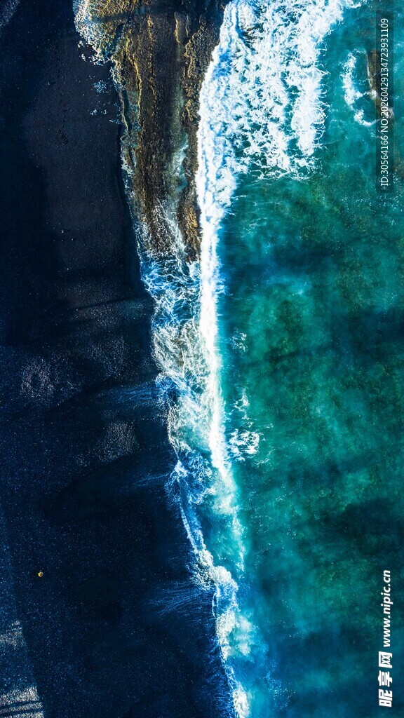 俯瞰蔚蓝海岸壮丽海景