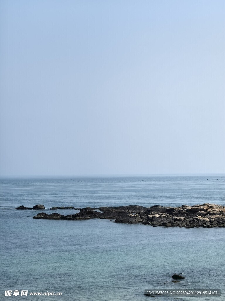 海边礁石景观